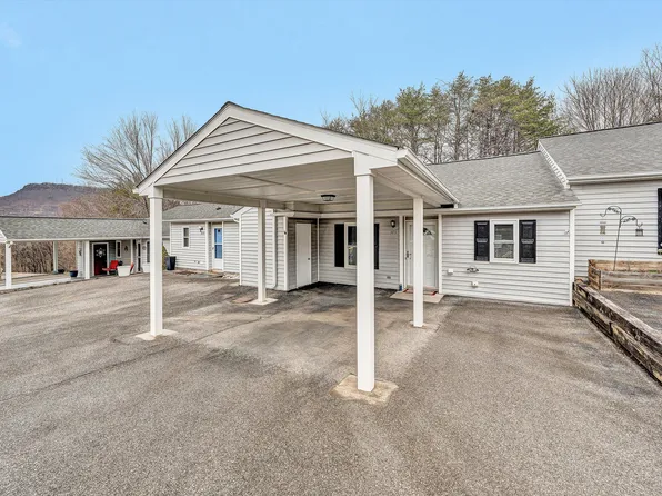 375 Tinkerview Dr, Cloverdale, VA 24077