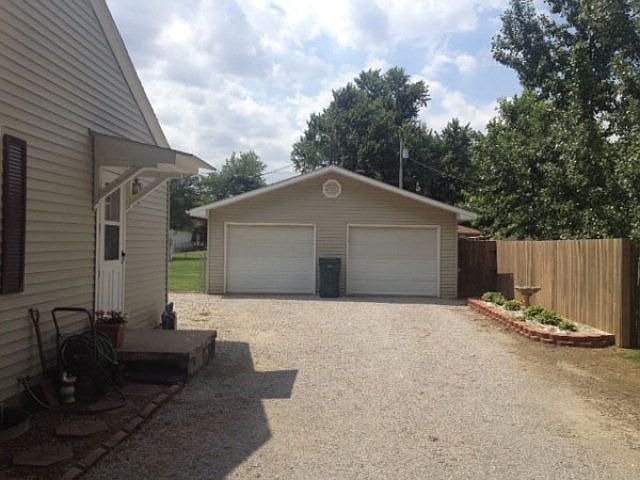 2nd image of 4903 Graham Ln