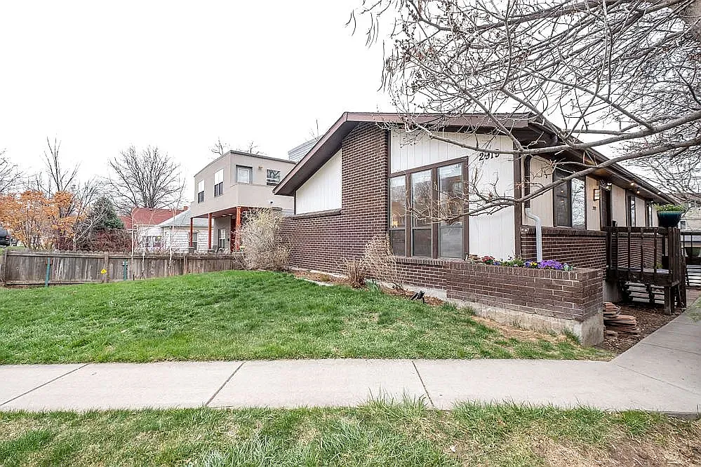 4 bed, 1900 sqft, $2,695 — Photo 3