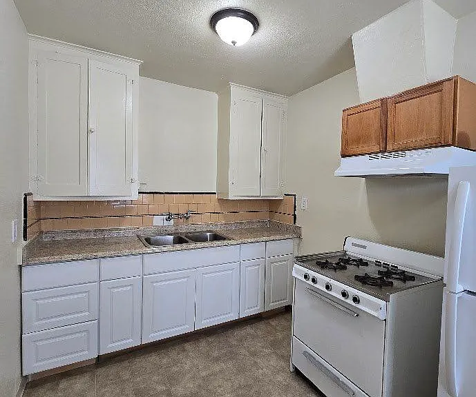 3285 E Tyler Ave #B — Photo 6