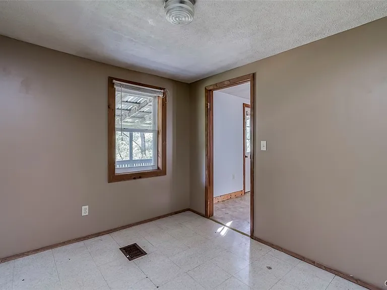 544 S Mechanic St — Photo 11