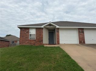 234 Graystone Cir, Centerton, AR 72719