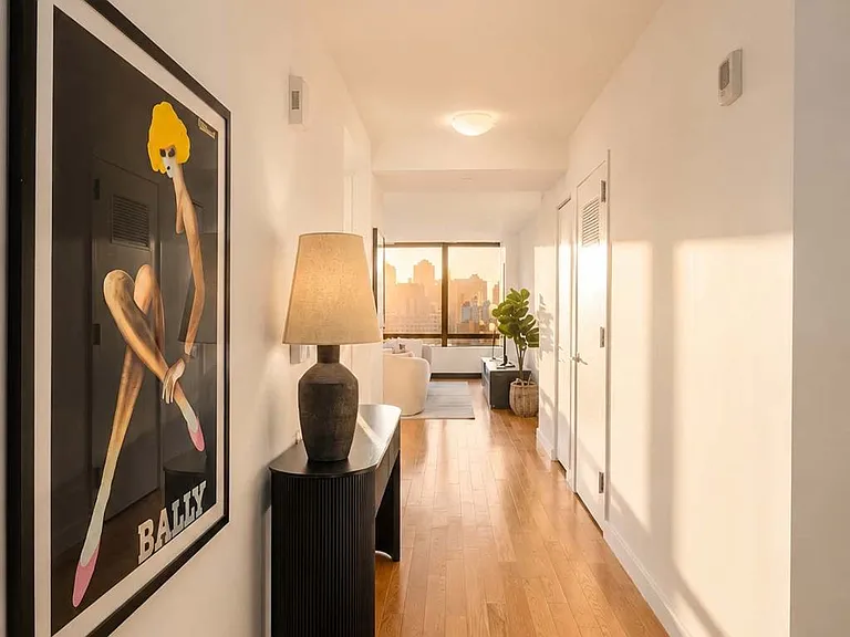 1113 York Ave #26E — Photo 4
