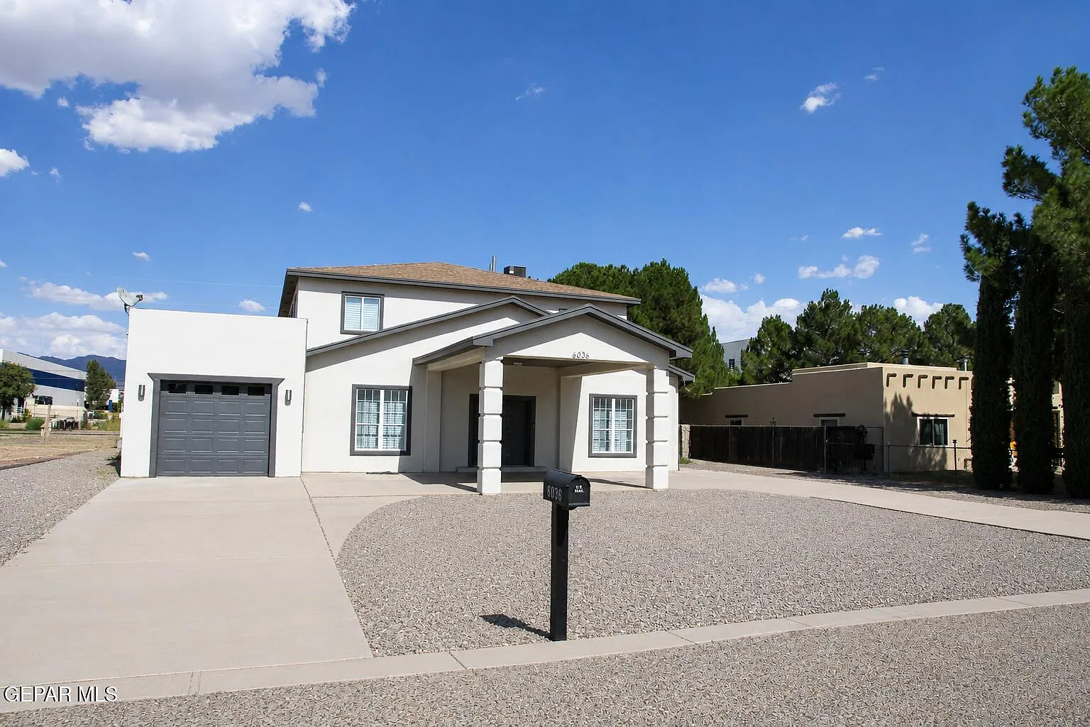 5 bed, 4.0 bath, 4164 sqft, $4,400 — Photo 2