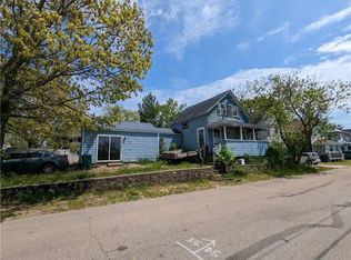 56 Powhatan St, Warwick, RI 02889