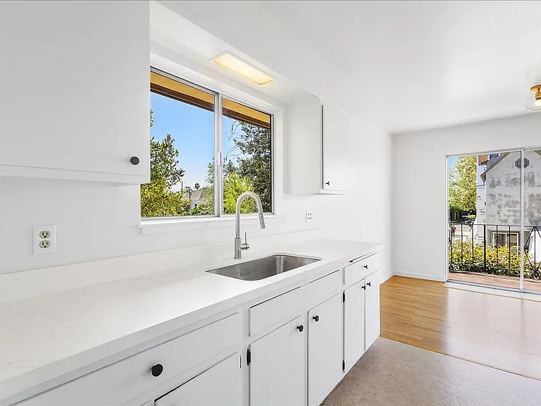 2118 Alameda Ave — Photo 5
