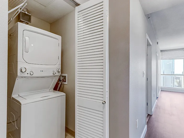 300 W Beech St #2101 — Photo 16