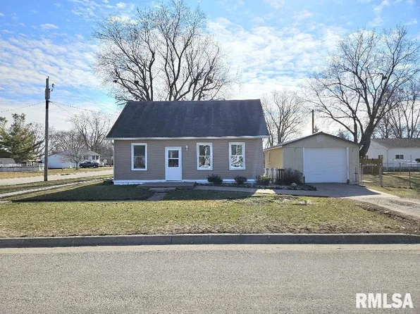 120 E 2nd St, Wilton, IA 52778