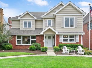 871 S Chatham Ave, Elmhurst, IL 60126