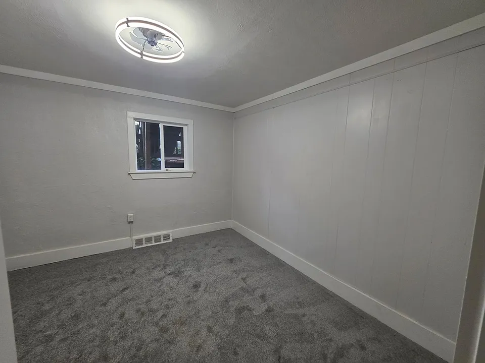 1600 Woodmont Ave