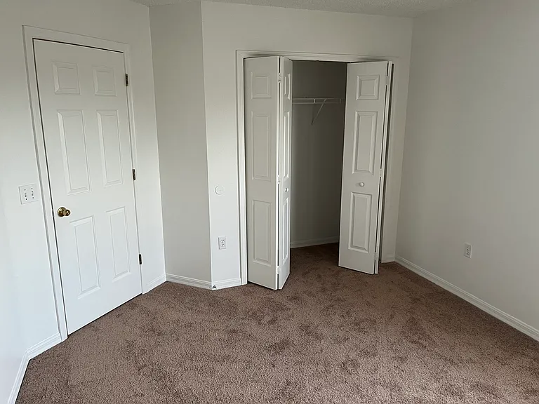540 Brighton Ct — Photo 15