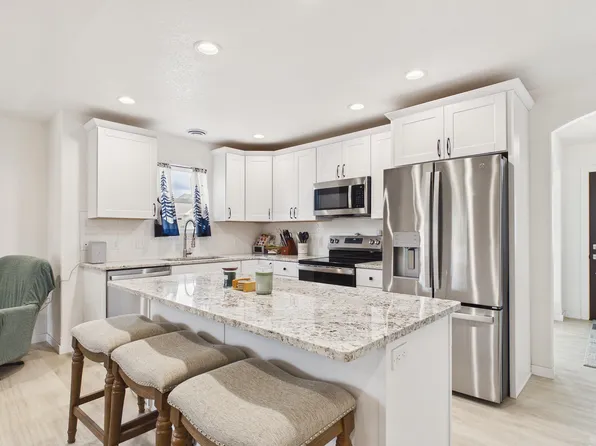 712 Camelot St, Sheridan, WY 82801