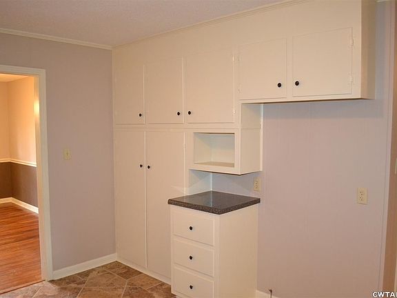 4th image of 32 Glen Eden Dr