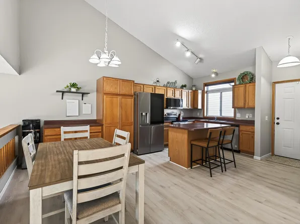 635 35th St W, Hastings, MN 55033