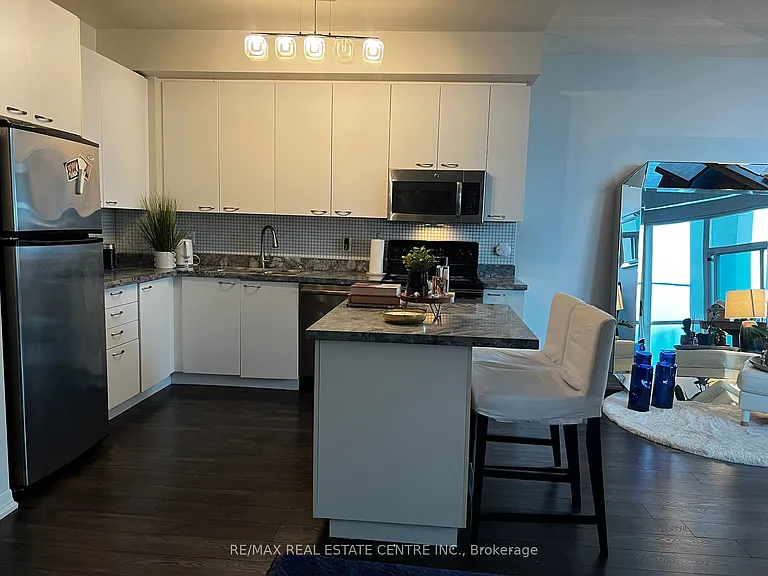 3939 Duke Of York Blvd #913 — Photo 3
