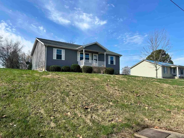 718 E Lyon St, Morganfield, KY 42437