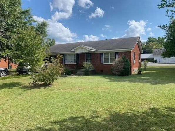 50 Blossom St, Savannah, TN 38372