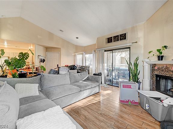 3rd image of 5052 S Rainbow Blvd Unit 201