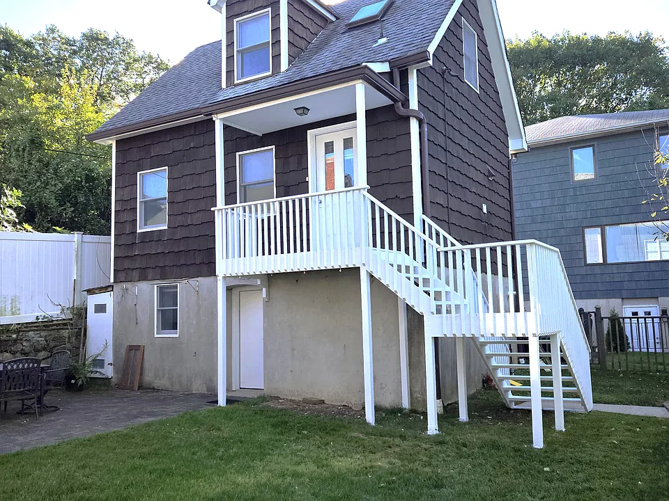94 Adelphi Ave #1