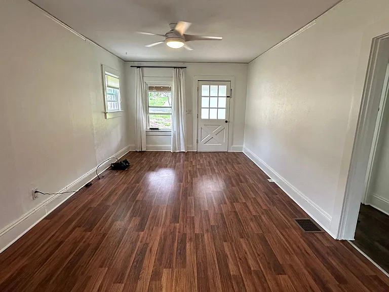 Oak Hill Cir — Photo 4