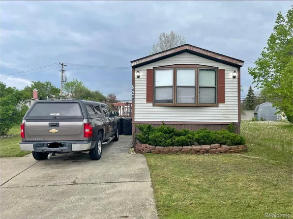 20600 Harmony Dr, Clinton Township, MI 48036