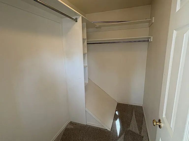 411 Greenway Ave — Photo 23
