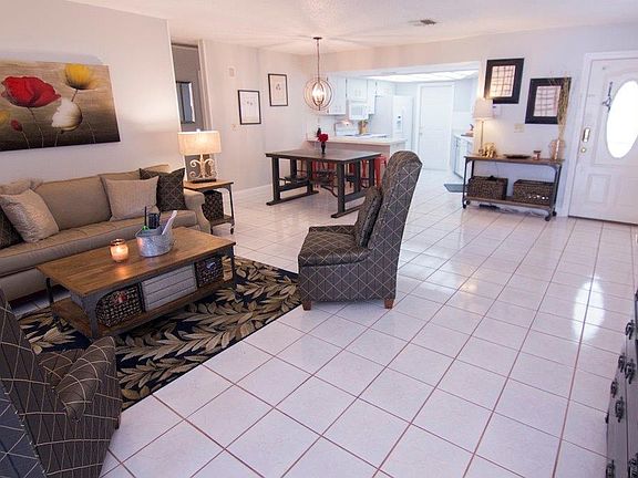3rd image of 286 Lake Palms Dr