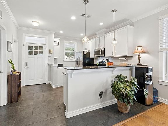 5th image of 1316 Riviera Ave