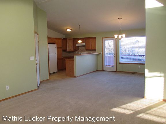 2nd image of 1302 Oakview Dr