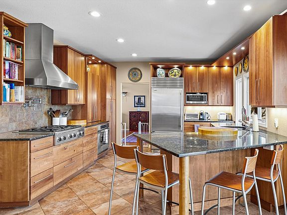 3rd image of 2808 Woodridge Rd