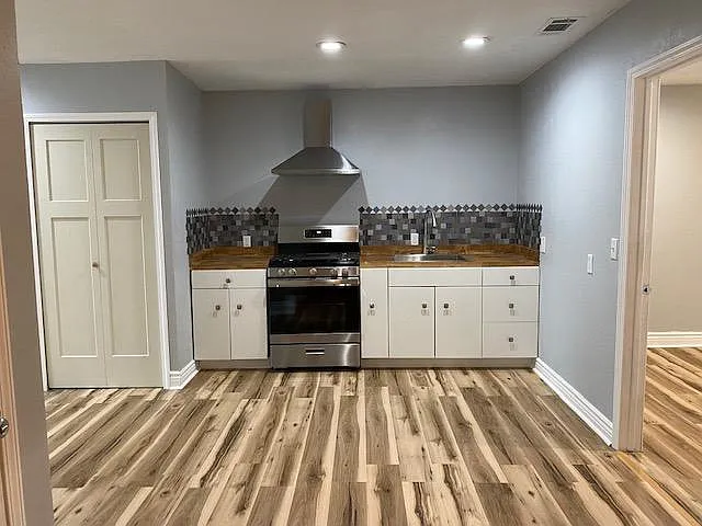 905 E Central Ave — Photo 2