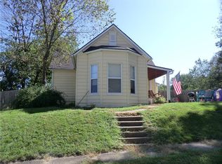 403 Liberty St, Smithville, MO 64089
