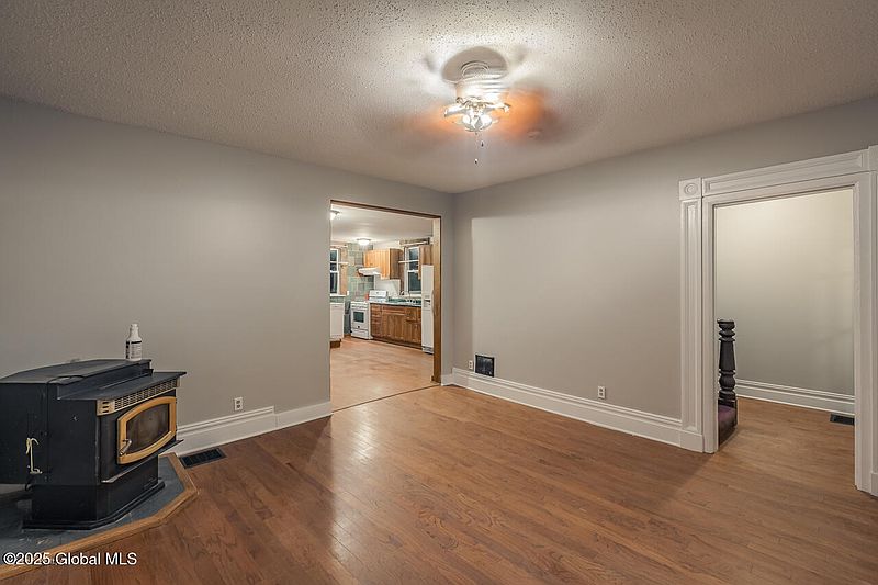 4th image of 6 Center Street