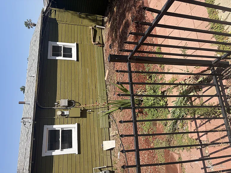 172 E Claremont St — Photo 4