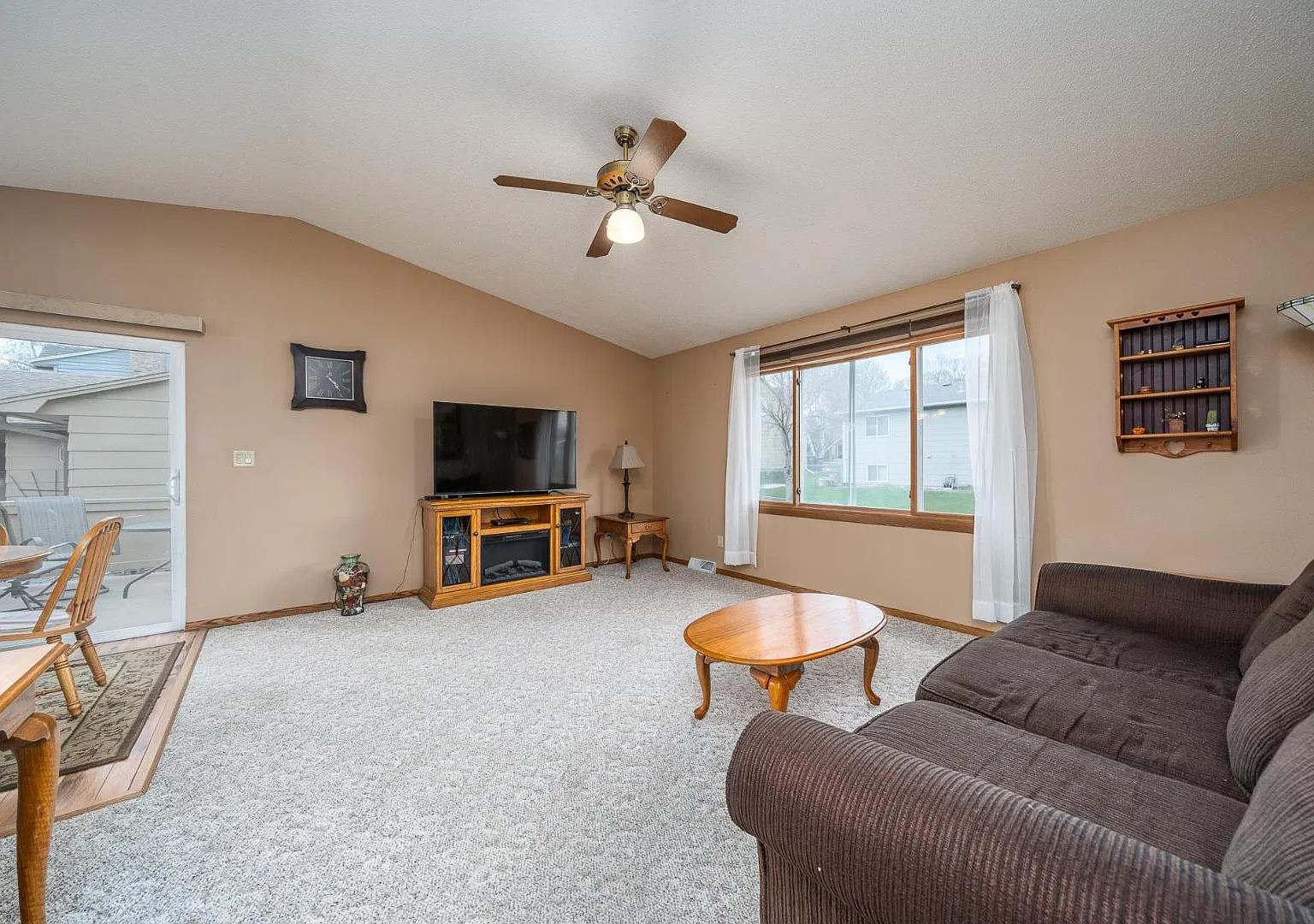 4204 E Oak St — Photo 4