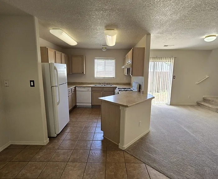 740 Mesa Del Rio St NW — Photo 7