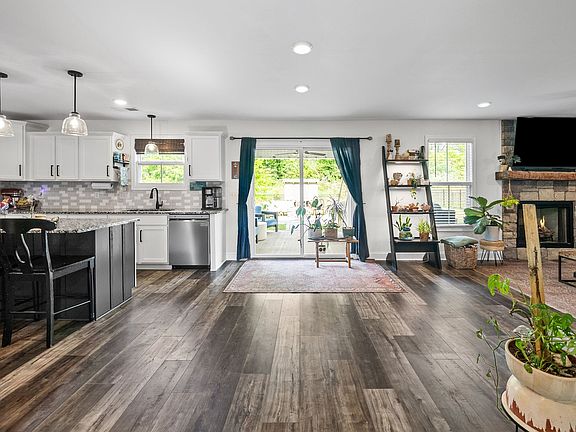 3rd image of 661 Battery Ct