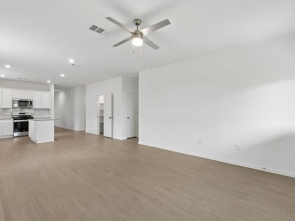 4th image of 15389 Dapple Bluff Ln