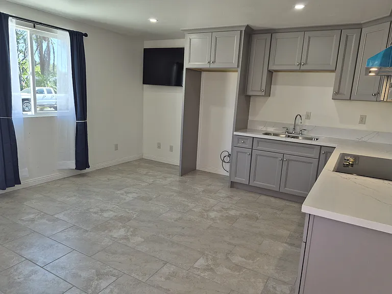 901 E Occidental St #2 — Photo 10