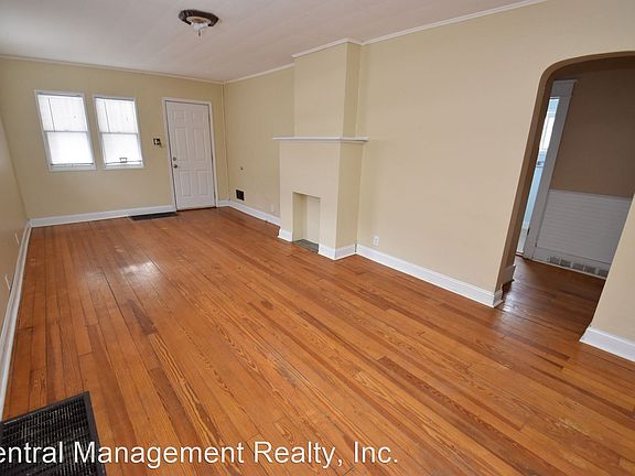 3rd image of 1721 E Ewing Ave