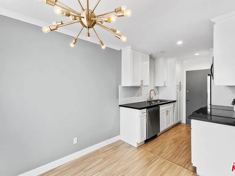 960 Larrabee St #214 — Photo 10