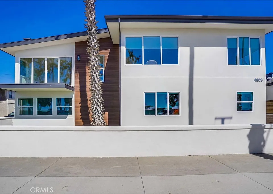 4605 E Ocean Blvd