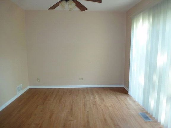 5th image of 558 N Woodfield Trl