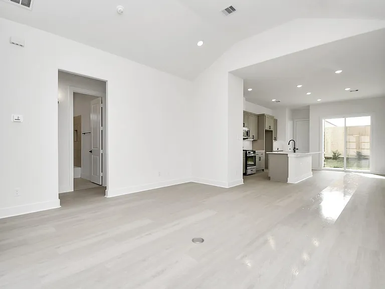 4352 Avron Dr — Photo 6