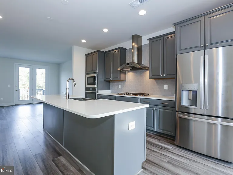 6722 Upland Manor Dr — Photo 4