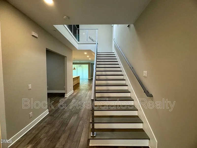 3 bed, 4.0 bath, 2684 sqft, $3,495 — Photo 4