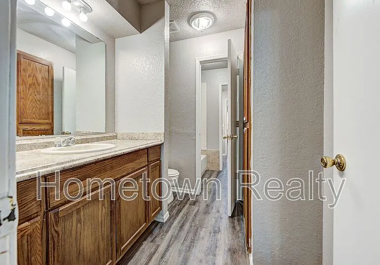 310 NW 118th St — Photo 32