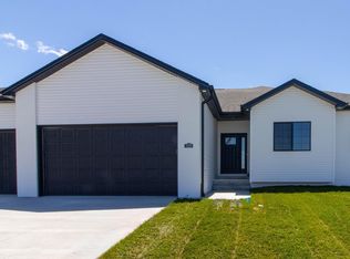 7519 Maxine Dr, Lincoln, NE 68516