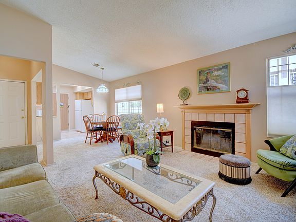 3rd image of 1616 Hollyberry Dr NE
