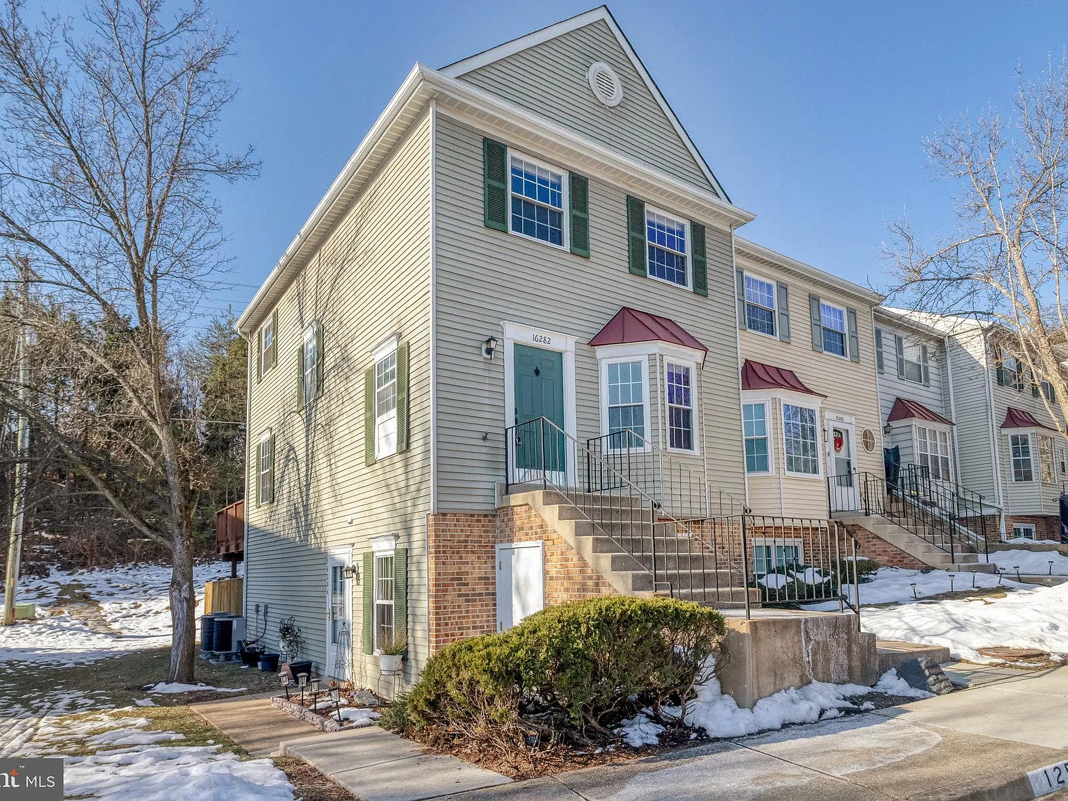 3 bed, 2.5 bath, 1407 sqft, $2,800 — Photo 3